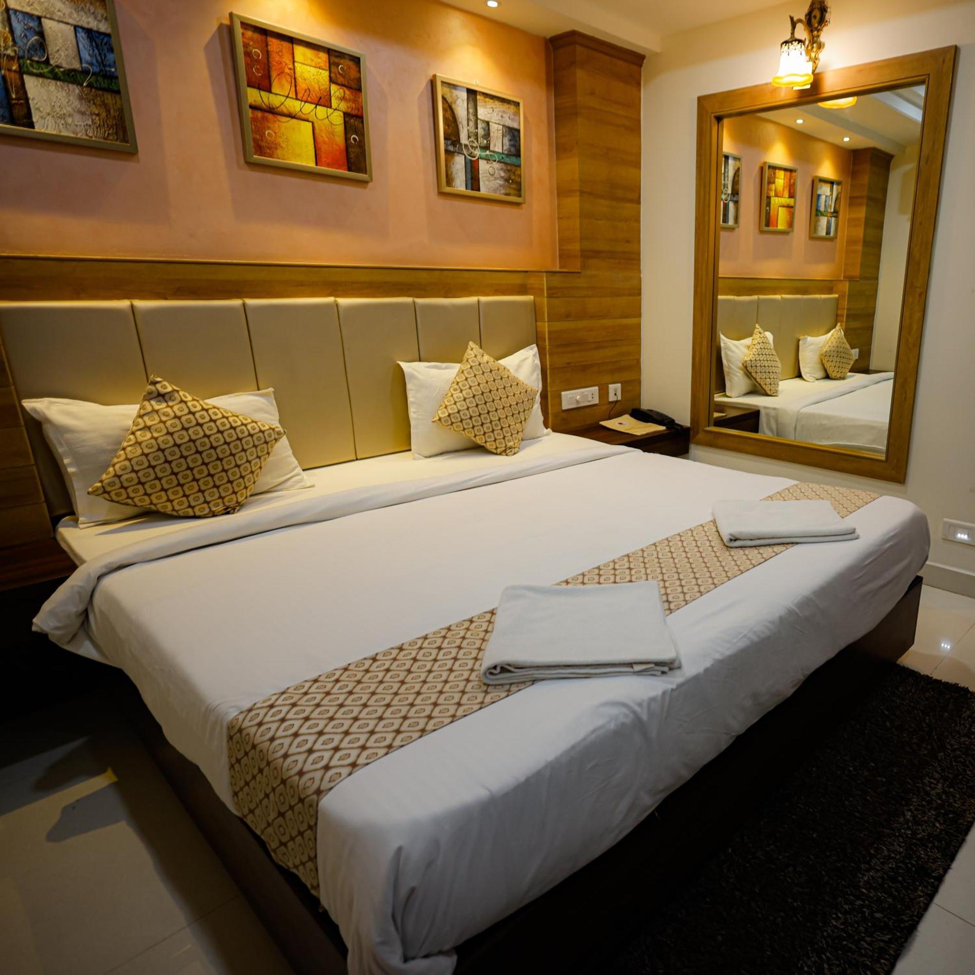 M Square Hotel Hyderabad Esterno foto